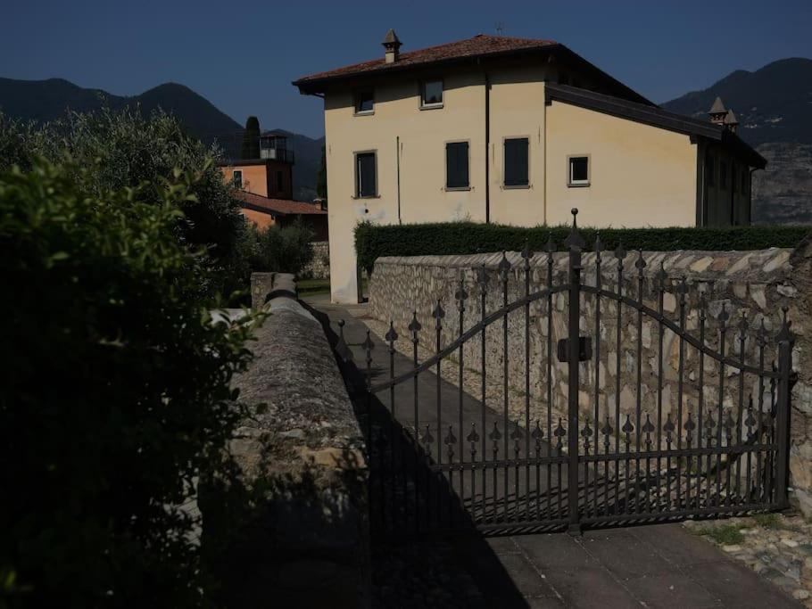 La Corte Del Cigno Monte Isola Exterior foto